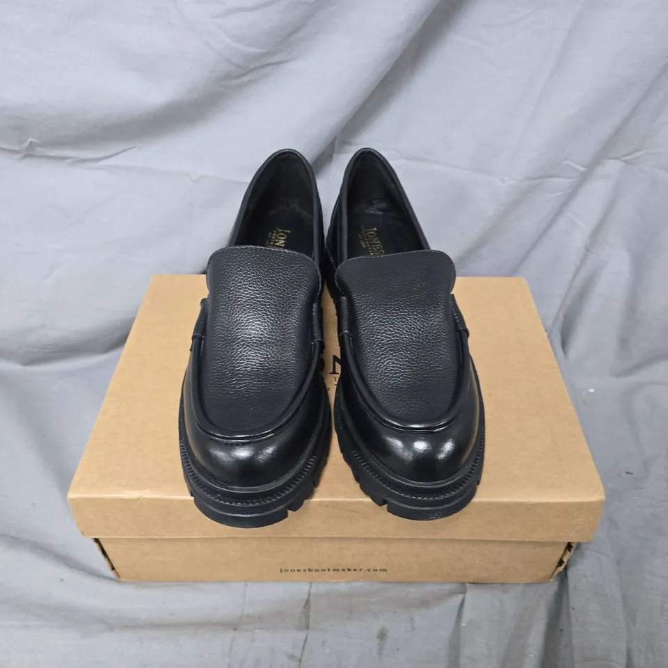 BOXED PAIR OF JONES BOOTMAKERS TABATA SHOES IN BLACK - SIZE 40
