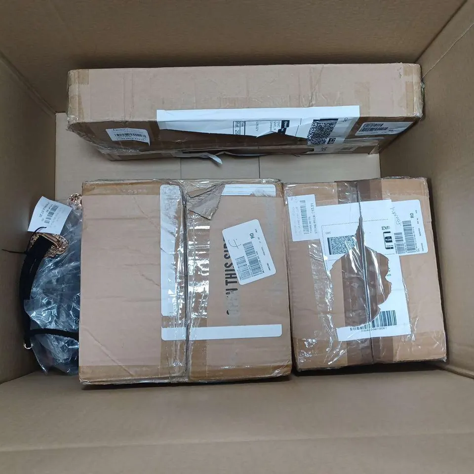 APPROXIMATELY 9 HOUSEHOLD ITEMS TO INCLUDE BAGS, KITCHENWARE AND GAMING CONTROLLER