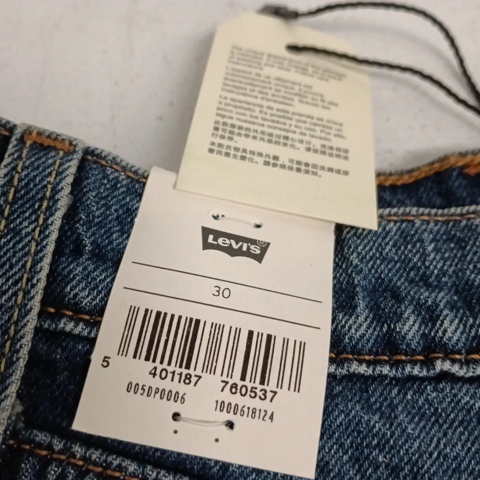 LEVI'S 501 CURVE SHORTS – WOMEN'S DENIM SHORTS, SIZE 30