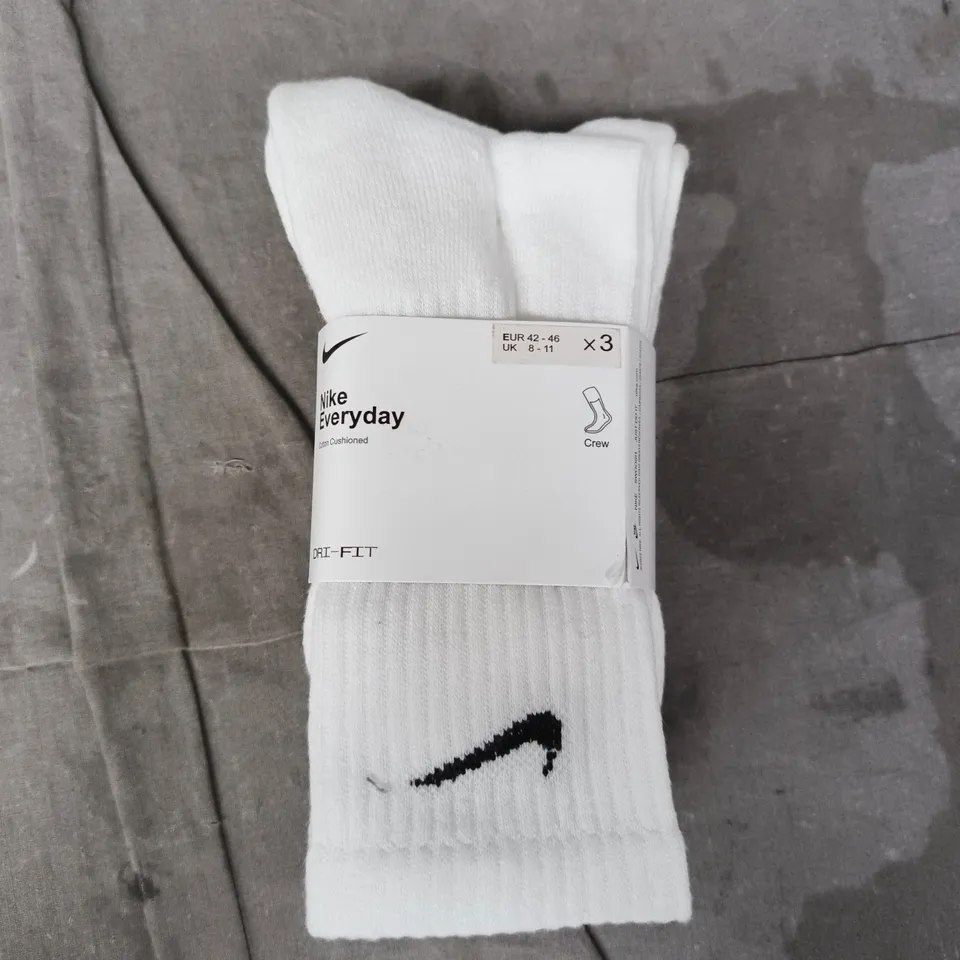 NIKE EVERYDAY COTTON CUSHIONED 3-PACK SOCKS IN WHITE SIZE 8-11