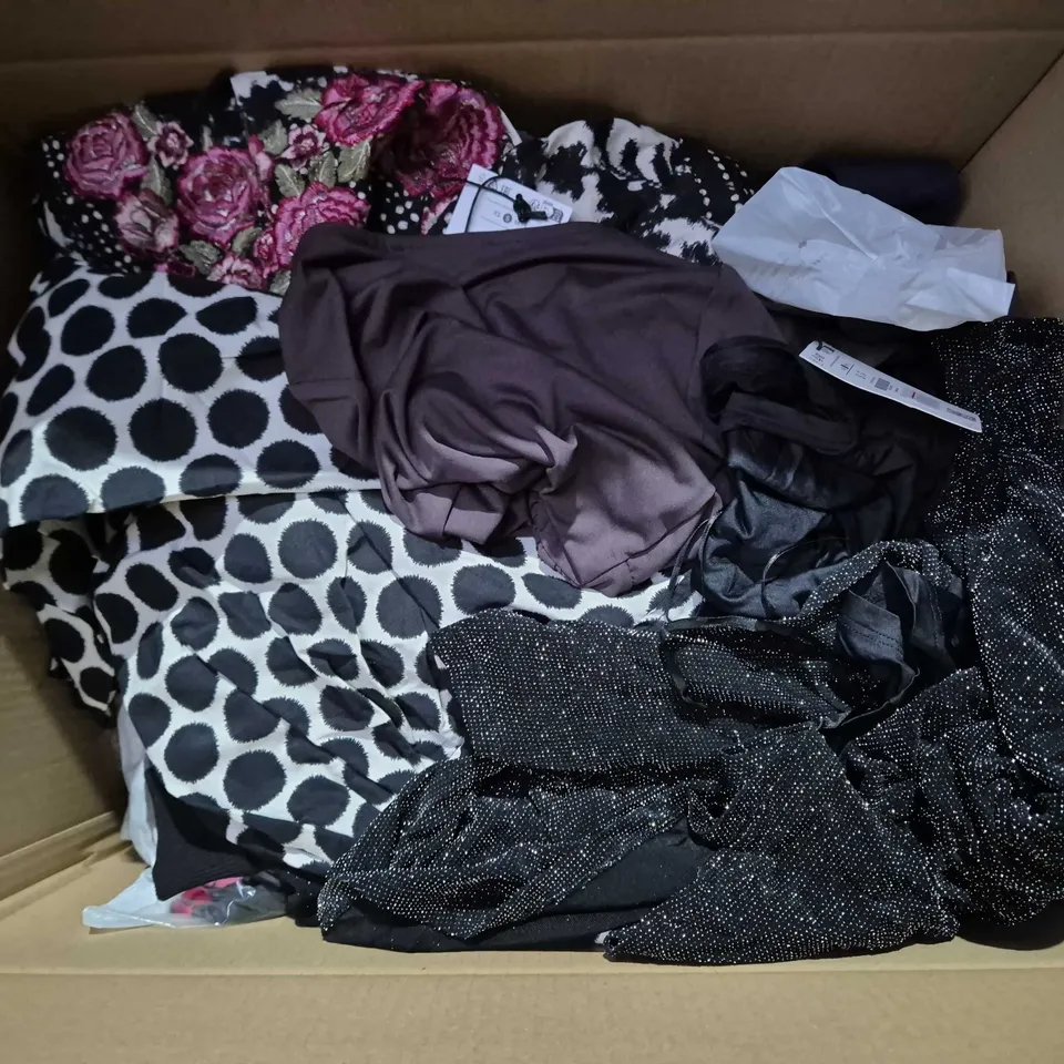 APPROXIMATELY 35 ASSORTED CLOTHING ITEMS IN VARIOUS SIZES, STYLES & COLOURS TO INCLUDE BRANDS SUCH AS BOODY, BERSHKA, CASTELLI, ETC - COLLECTION ONLY