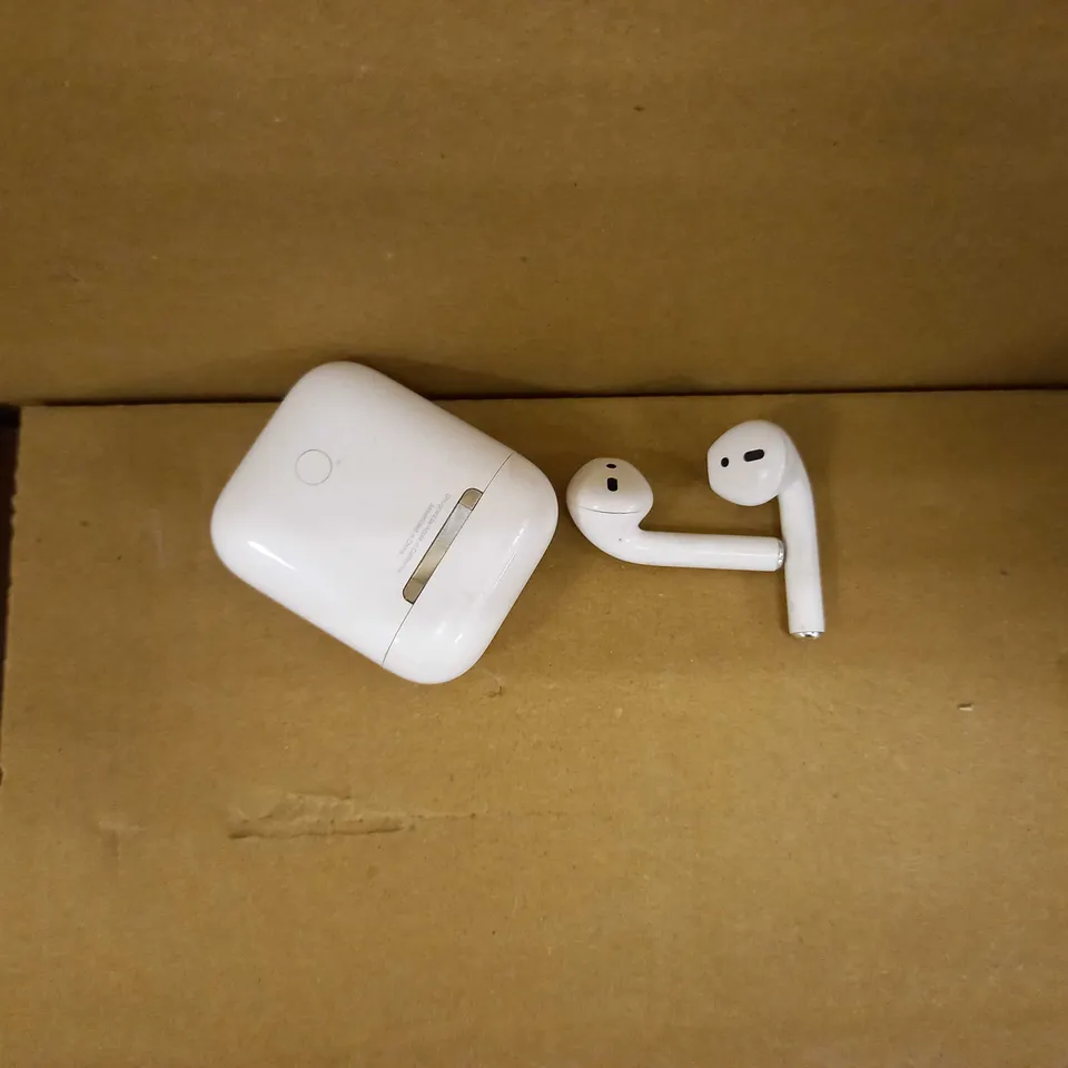 BOXED APPLE AIRPODS