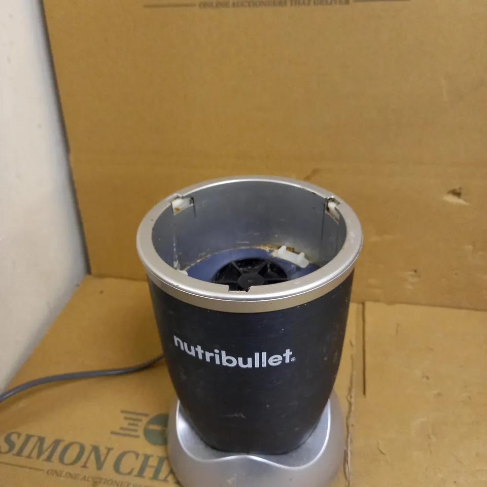 NUTRIBULLET 600 BLENDER 