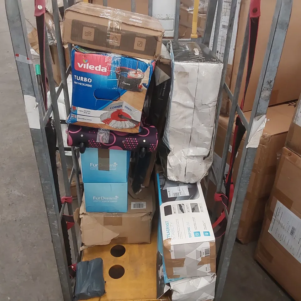CAGE OF ASSORTED CONSUMER PRODUCTS/FURNITURE PARTS INCLUDING: SUITCASE, PEDESTAL FAN, PET CAR SEATS ECT // CAGE NOT INCLUDED 