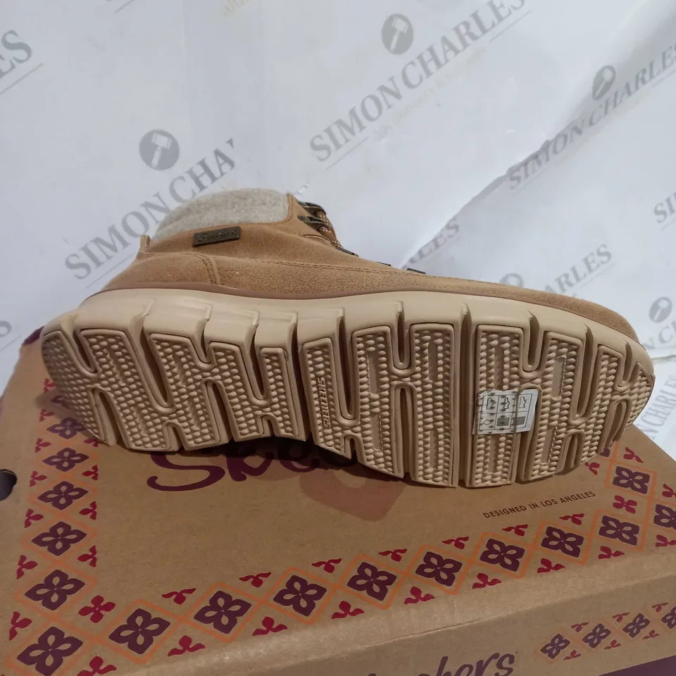 BOXED SKECHERS SYNERGY WARM TECH BOOTS, CHESTNUT - SIZE 5.5