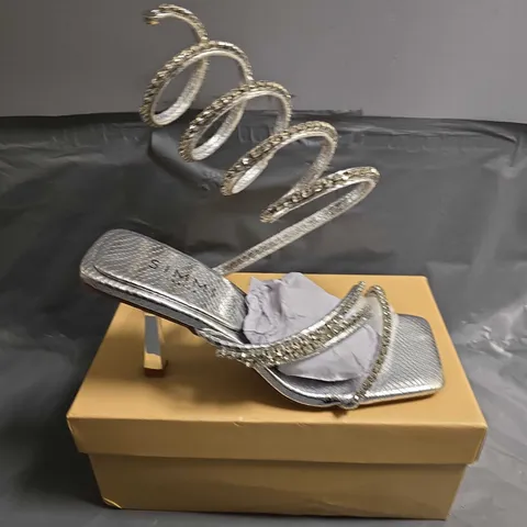 BOXED PAIR OF SIMMI'S LONDON SILVER SNAKE SHOE - UK SIZE 5
