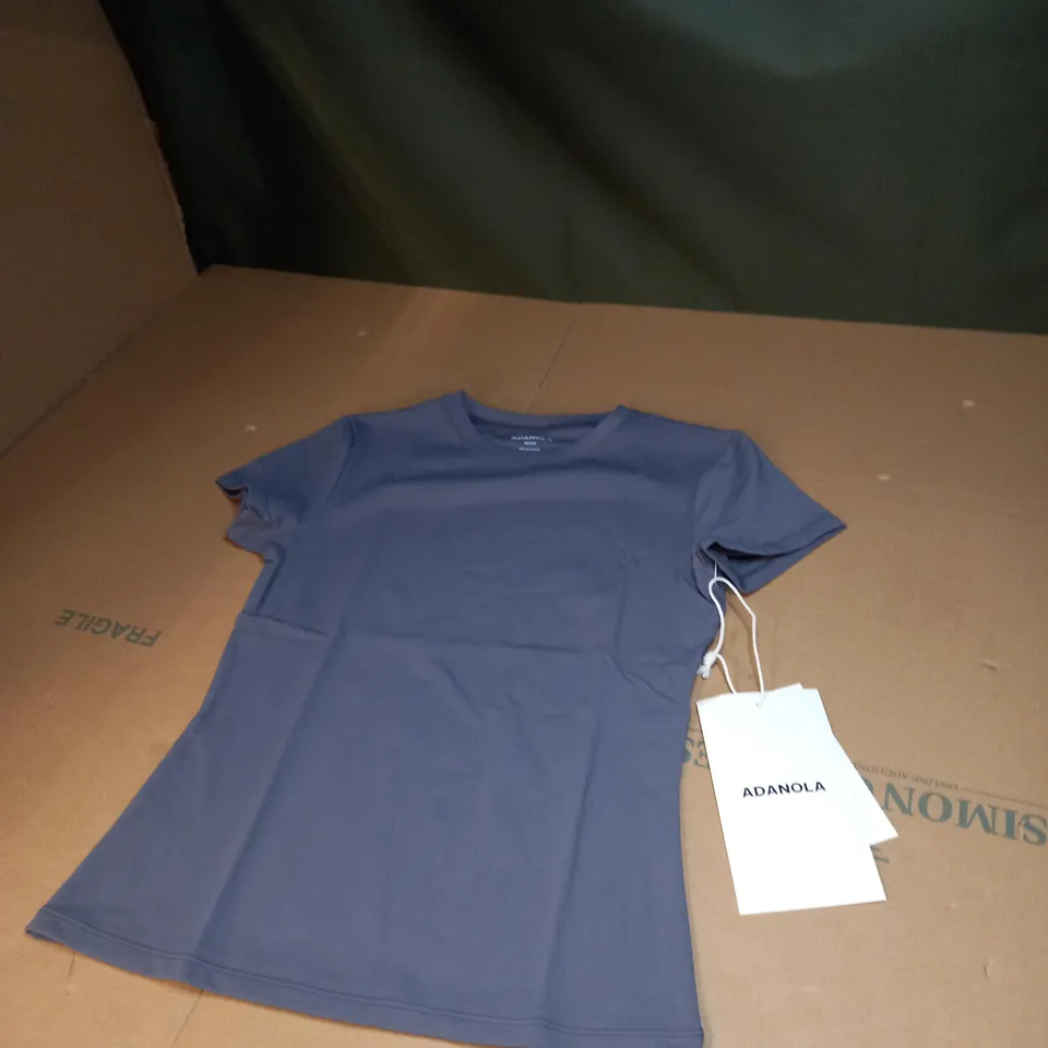 ADANOLA SHORT SLEEVE LONGLINE TOP SIZE M