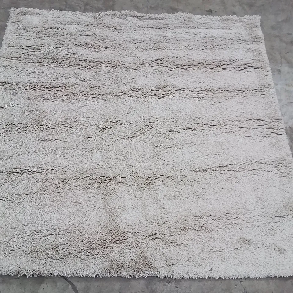 QUALITY DESIGNER AREA RUG // APPROX SIZE: 200 X 200cm