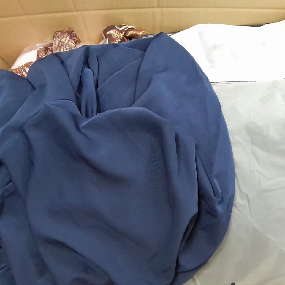 BOX OF APPROXIMATELY 25 ASSORTED CLOTHING ITEMS TO INCUDE - JACKET  , TOPS , RUNNING VEST  ETC