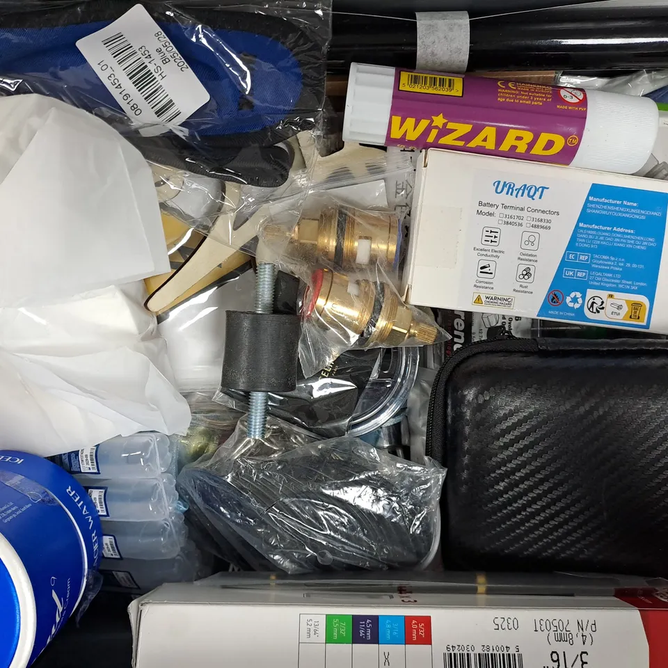 APPROXIMATELY 10 ASSORTED HOUSEHOLD ITEMS TO INCLUDE GLOWHITE, WIZARD GLUE STICK, ETC