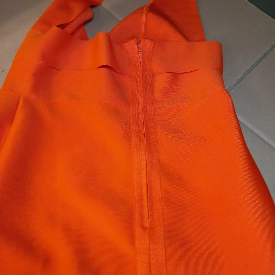 DESIGNER VIBRANT ORANGE HALTERNECK LOW BACK FORM FITTING MIDI DRESS - SIZE 16