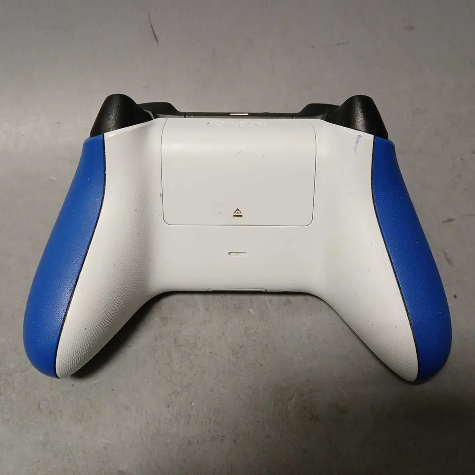 XBOX X CONTROLLER IN BLUE