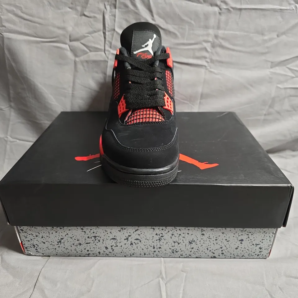 BOXED PAIR OF NIKE AIR JORDAN 4 RETRO SHOES IN BLACK/RED SIZE UK 9
