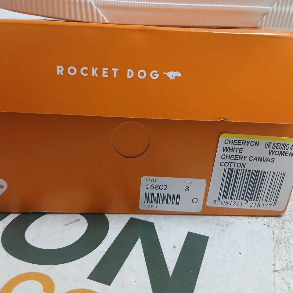 ROCKET DOG WHITE CANVAS SNEAKERS, UK 8