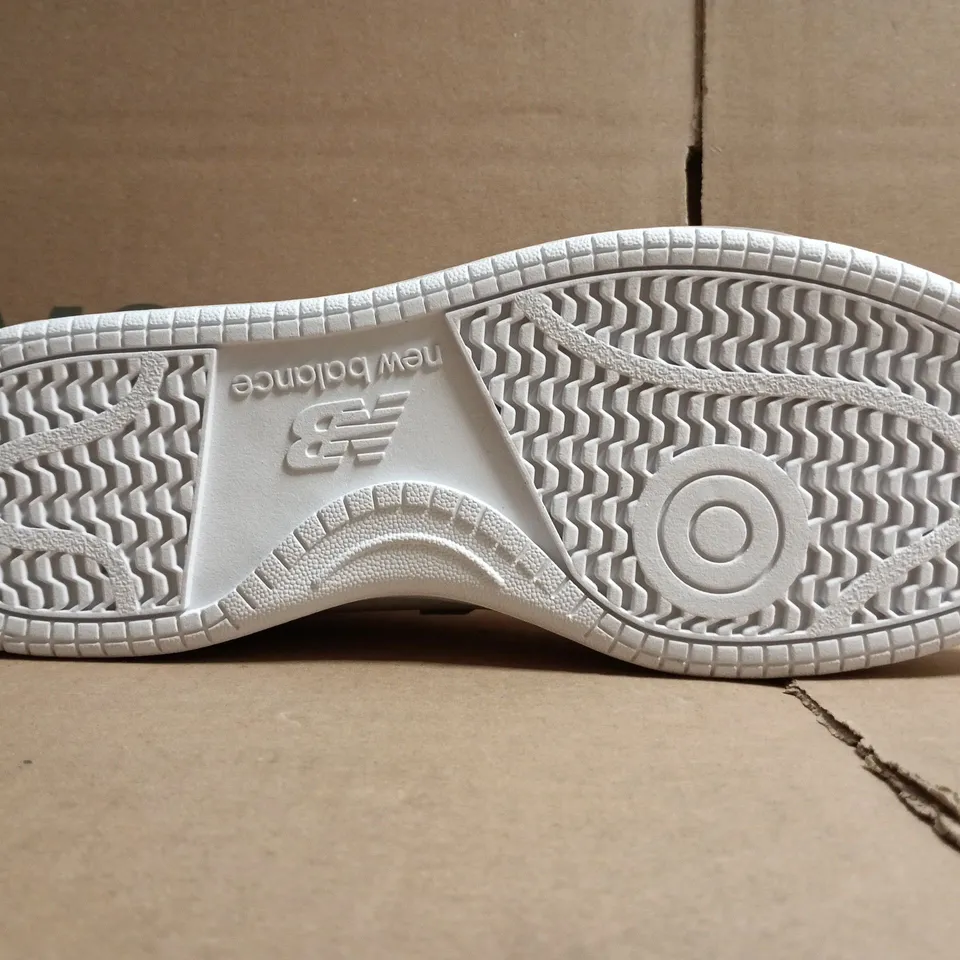 PAIR OF NEW BALANCE 80V2 TRAINERS IN WHITE SIZE UK 8