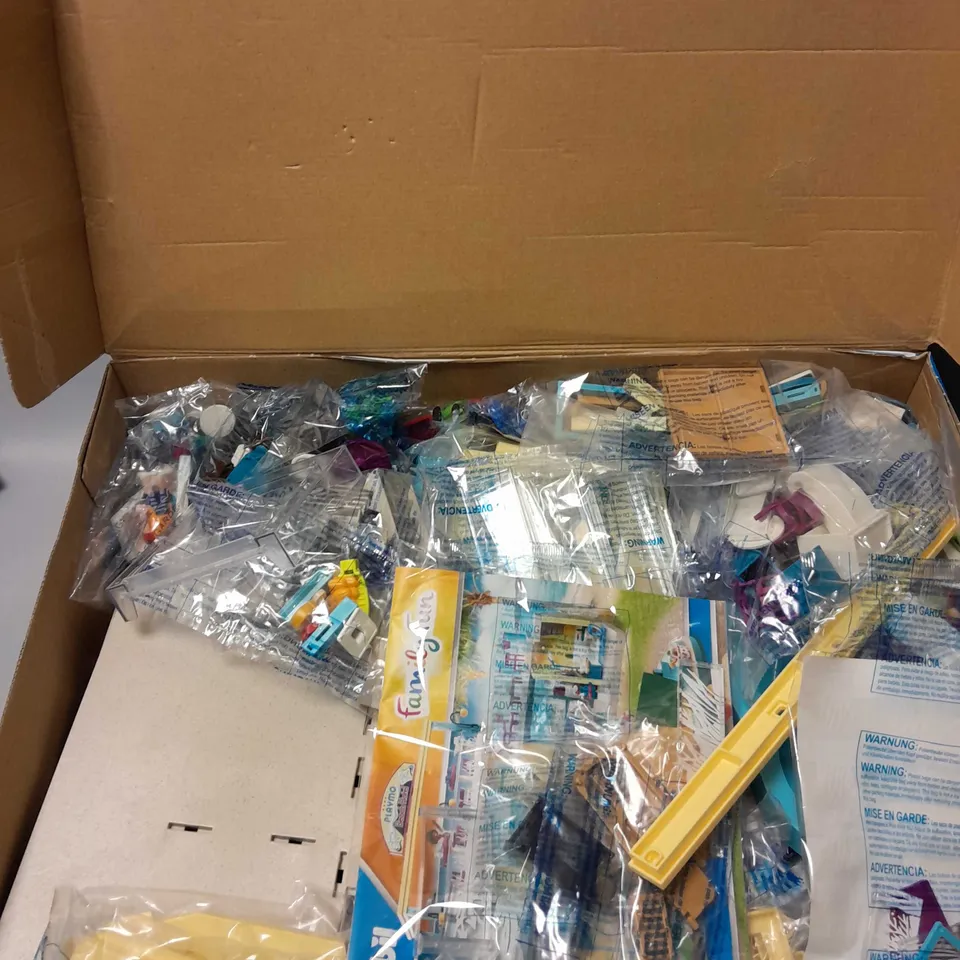 BOXED PLAYMOBIL FAMILY FUN SET - 70434 