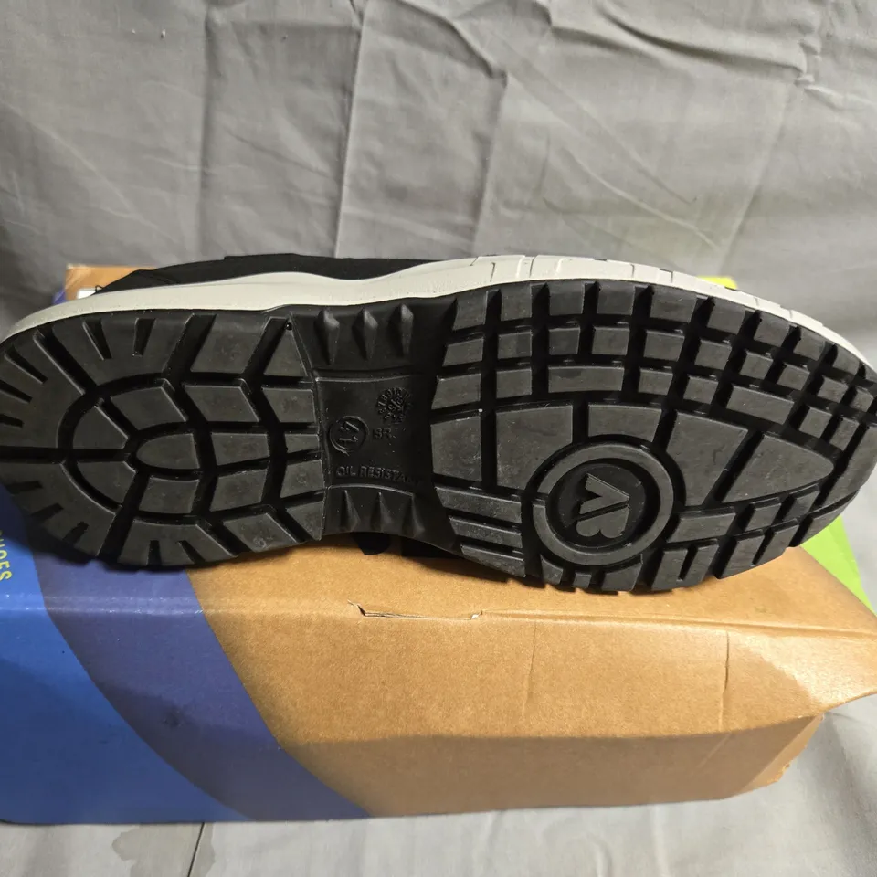 BOXED PAIR OF ABOUT BLU CUSHION FLEX SHOES - UK SIZE 7
