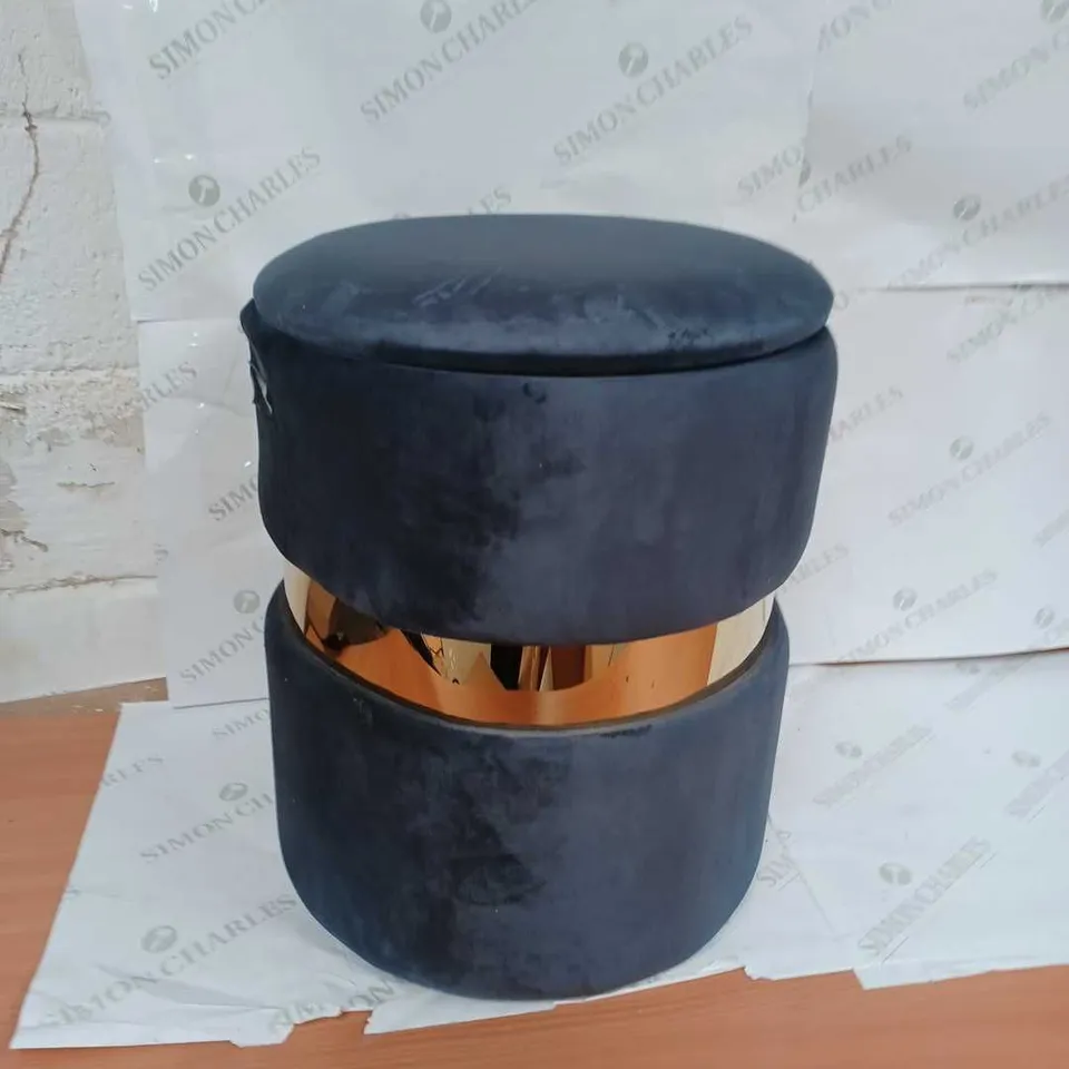 BLUE STOOL WITH GOLD
