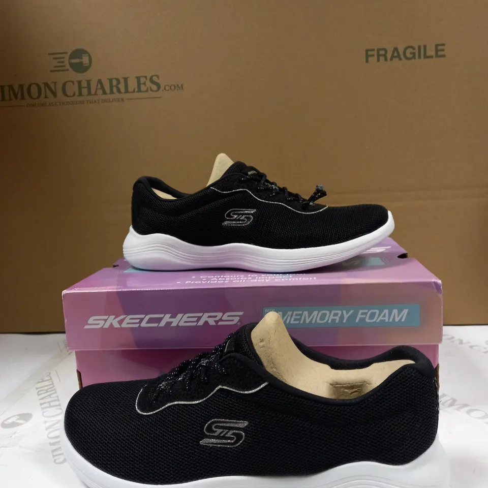 SKETCHERS BLACK LACE TRAINER SIZE 4.5