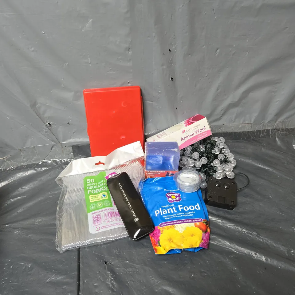 APPROXIMATELY 15 ASSORTED HOUSEHOLD ITEMS TO INCLUDE TRADING CARD PROTECTORS, STRING LIGHTS, PLASTIC FORKS, ETC