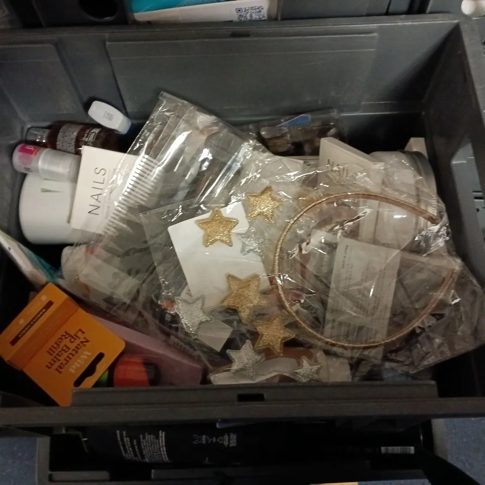 APPROXIMATEY 20 ASSORTED HEALTH AND BEAUTY PRODUCTS TO INCLUDE - OMG BALL DEODORANT - HEDRIN LIQUID AND THE BODY SHOP WATER GEL