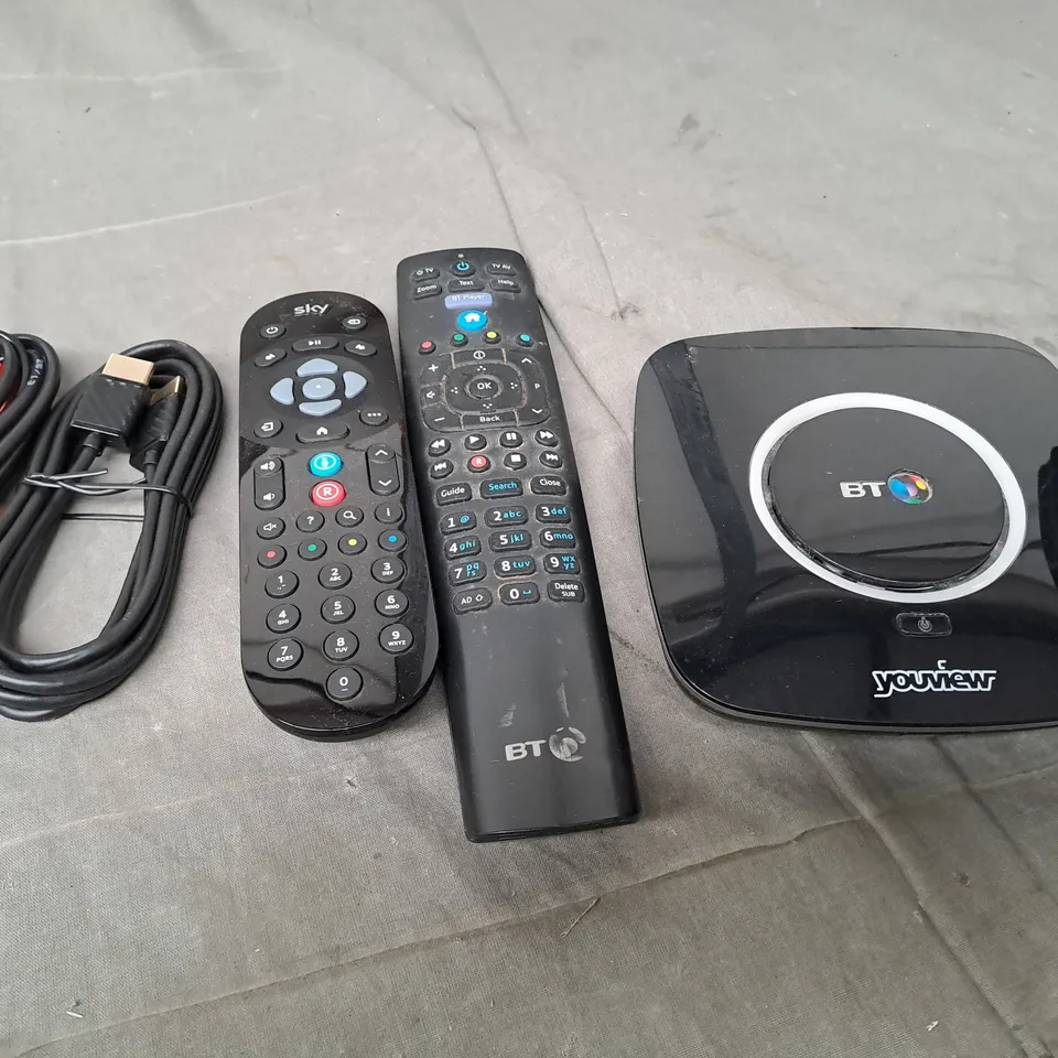 APPROXIMATELY 15 ASSORTED ELECTRICAL PRODUCTS TO INCLUDE REPLACEMENT REMOTES, NETWORK CABLES, POWER SUPPLIES ETC 