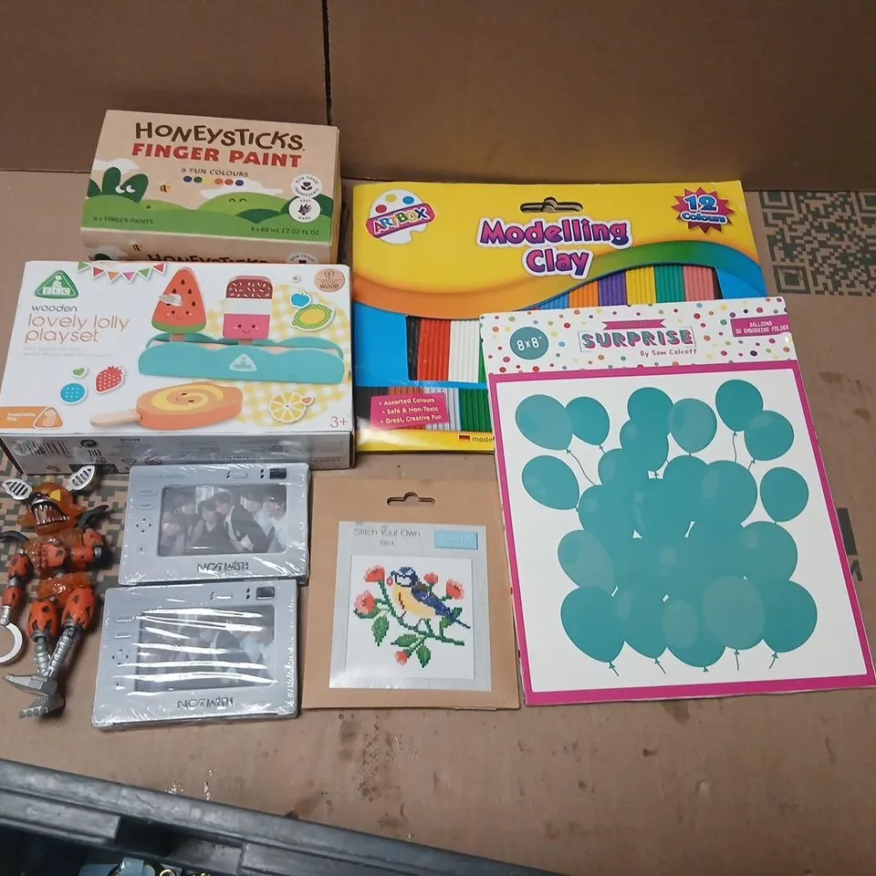 LARGE QUANTITY OF ASSORTED TOYS AND ACCESSORIES TO INCLUDE; BEYBLADE X, MODELLING CLAY, HONEYSTICKS FINGERPAINT