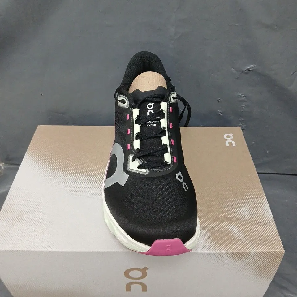 BOXED PAIR OF ON CLOUDMONSTER HYPER RUNNING TRAINERS - 9.5