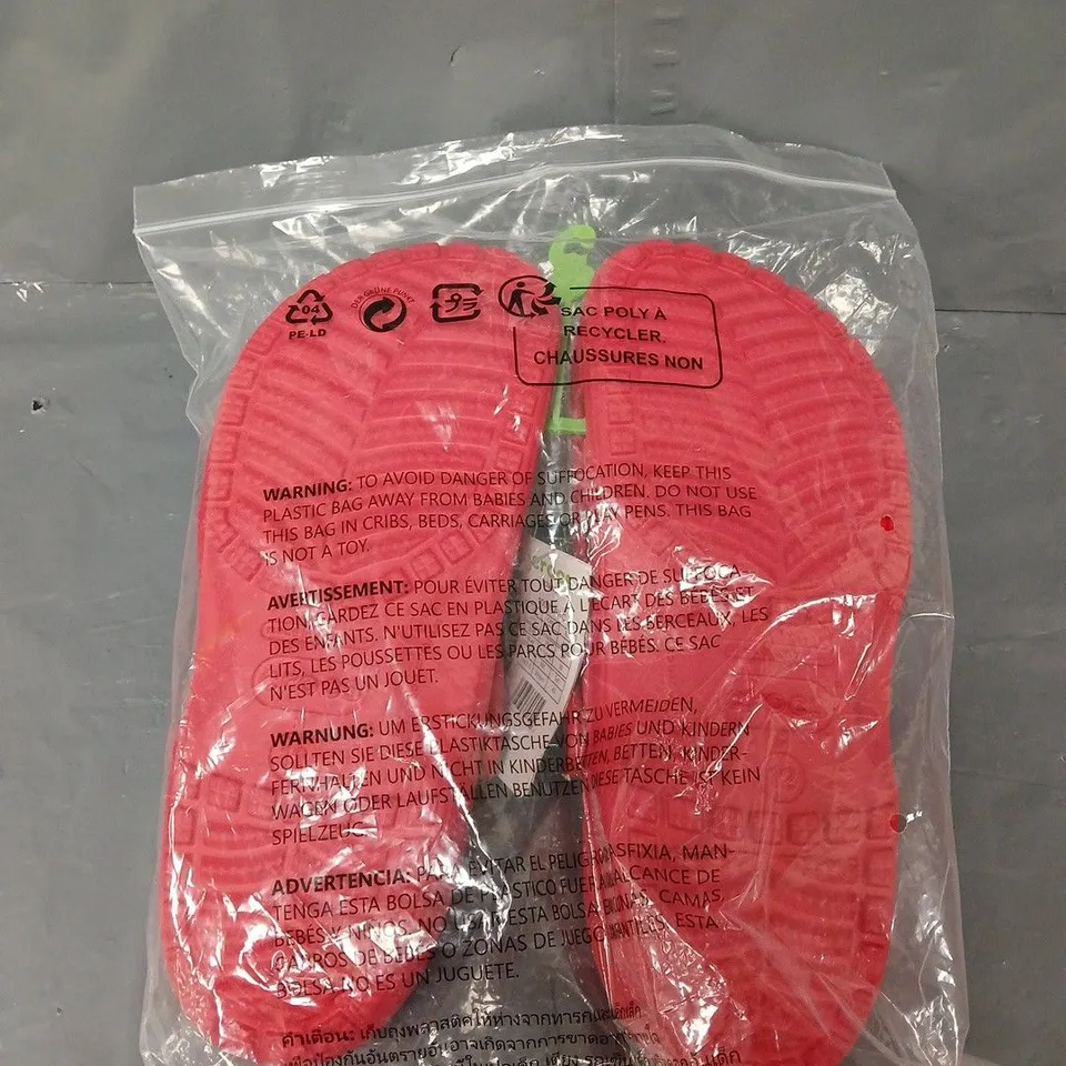 BAGGED PAIR OF CROC CLASSIC CLOG VARSITY RED M11/W12