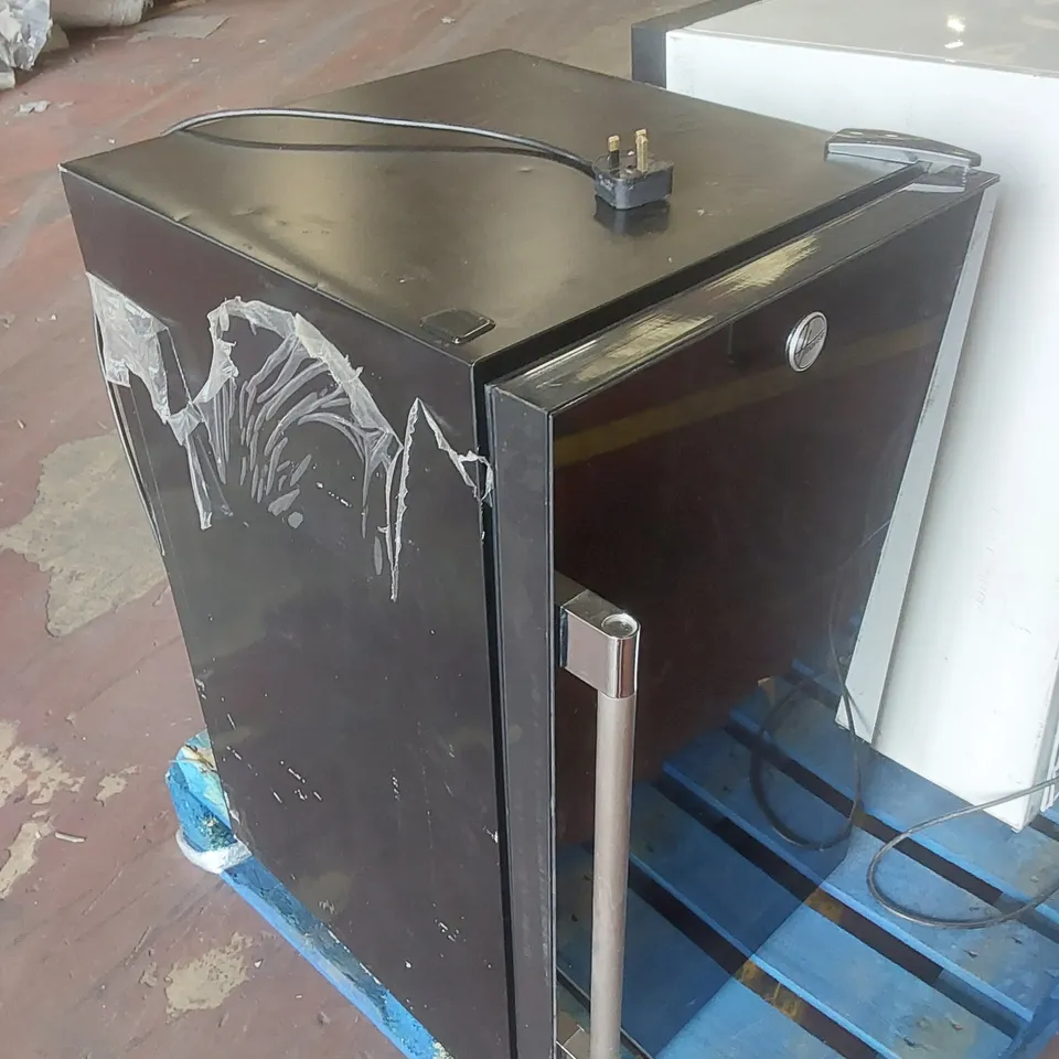 HOOVER HWC150EELW FREESTANDING WINE COOLER