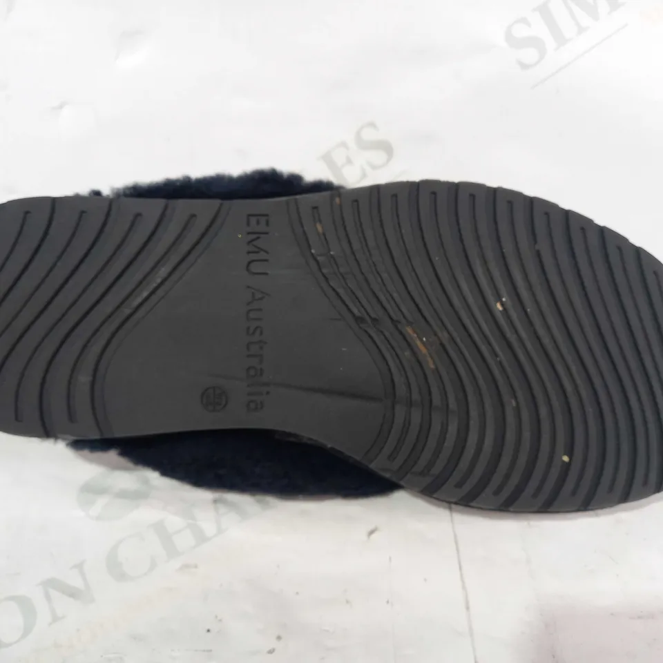EMU AUSTRALIA "JOLIE" SLIPPERS - UK SIZE 4, BLACK