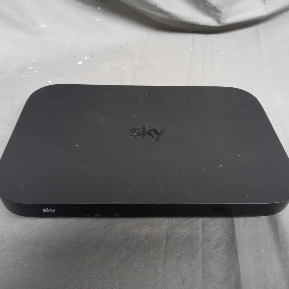 SKY Q BOX ES340D8 2TB 