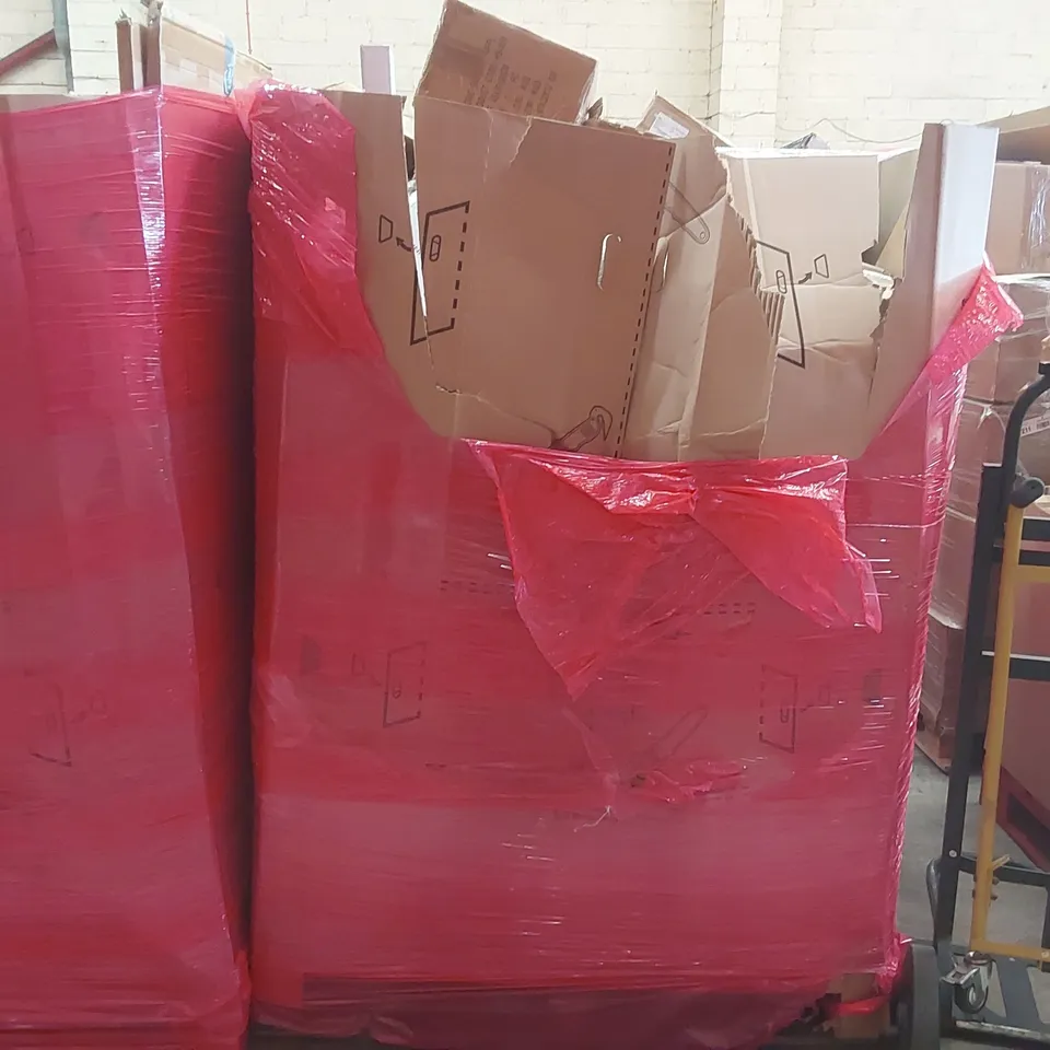 PALLET OF ASSORTED ITEMS INCLUDING: VACUUM STAND, MULTI GYM, PULL-UP BAR, MATS ECT
