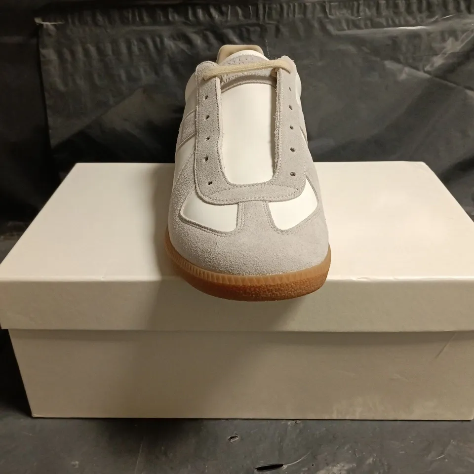 BOXED PAIR OF MAISON MARGIELA SHOES IN WHITE/GREY SIZE EU 47