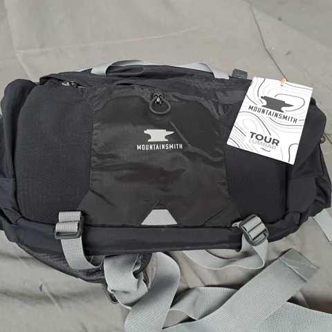 MOUNTAINSMITH TOUR LUMBAR PACK - BLACK