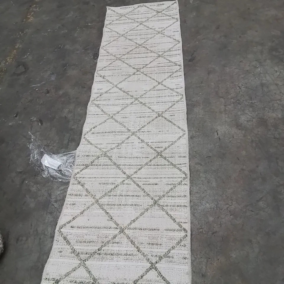 QUALITY DESIGNER AREA RUG - APPROXIMATELY 210X60CM