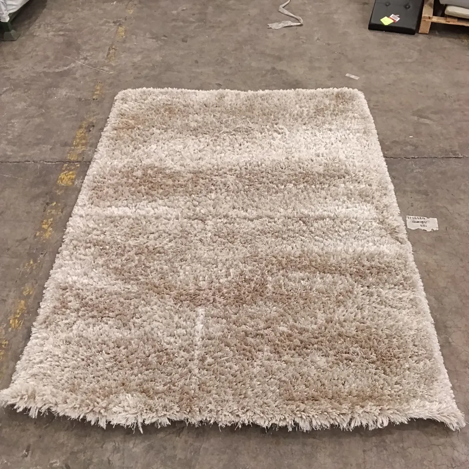 QUALITY DESIGNER AREA RUG - APPROXIMATELY 233CM X 165CM