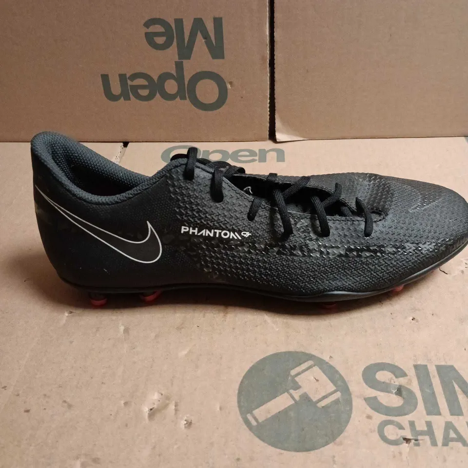 PAIR OF NIKE PHANTOM GT FOOTBALL BOOTS – 8