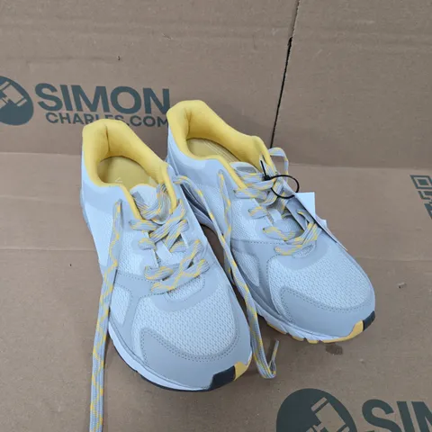 PAIR OF VIONIC DRIFT TOKYO TRAINERS – UK 8 