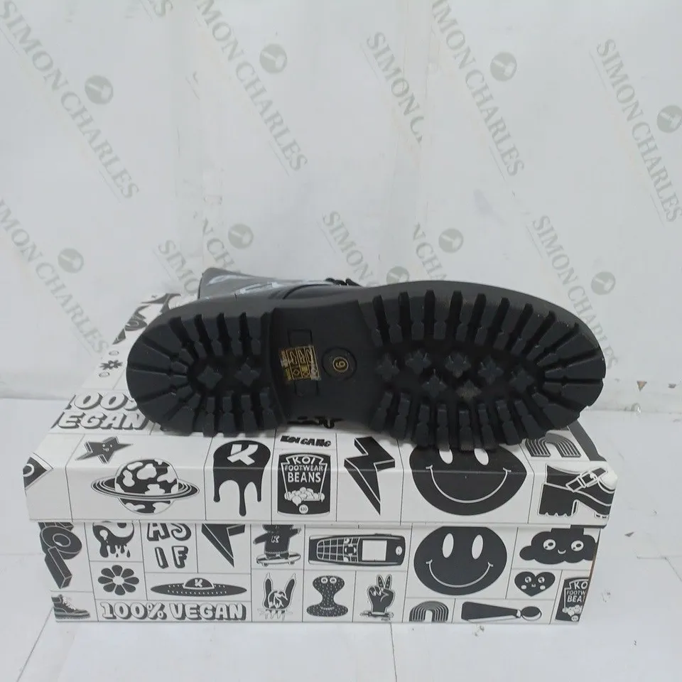 KOI FOOTWEAR MENS BLACK ANIMAL FREE MILITARY BOOTS SIZE 9