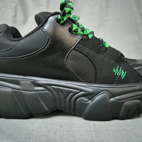 BOXED PAIR OF KOI RICTA FLIP MEN'S CHUNKY TRAINERS IN BLACK/GREEN UK SIZE 7