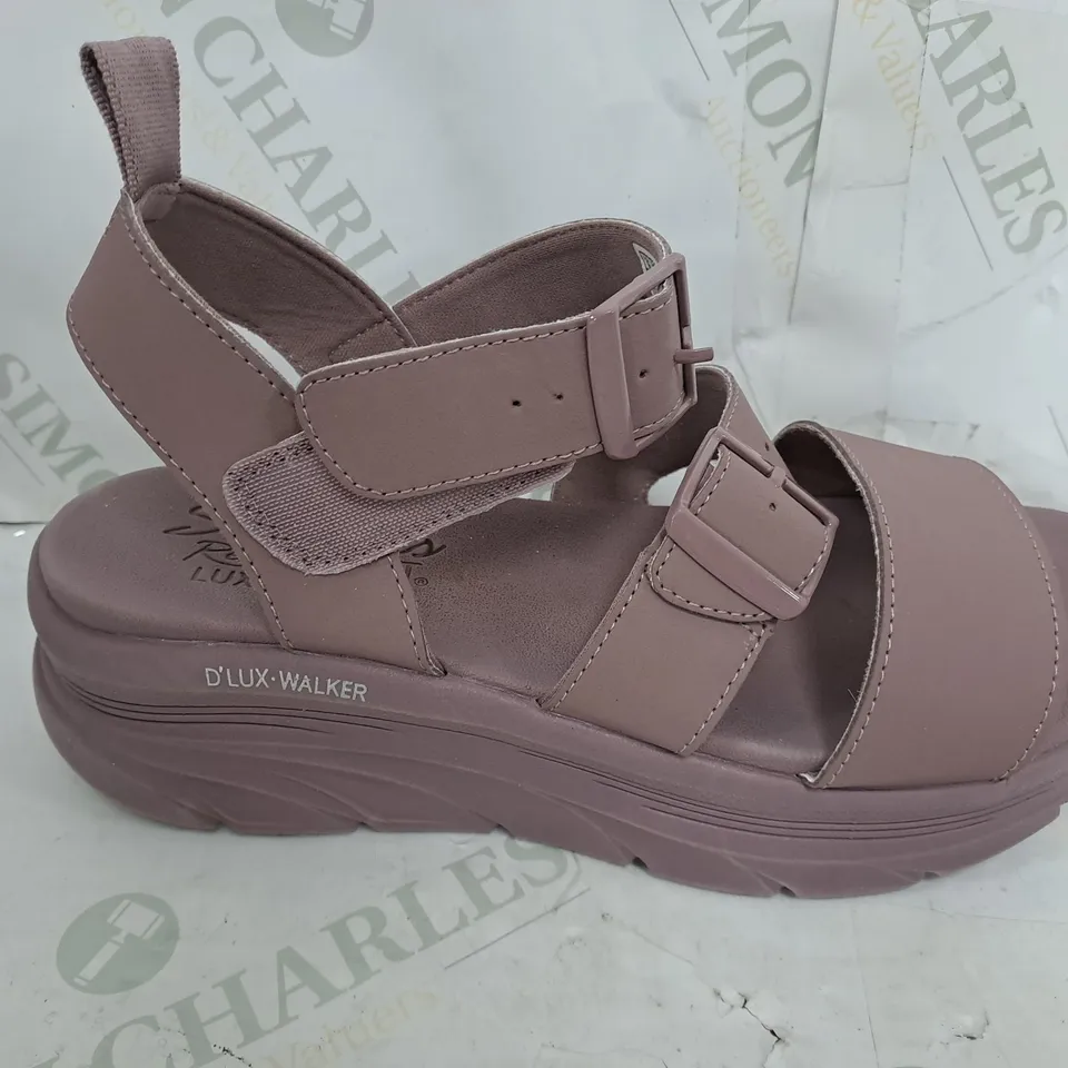 SKECHERS D'LUX WALKER RETRO COSMOS SANDAL - UK 6