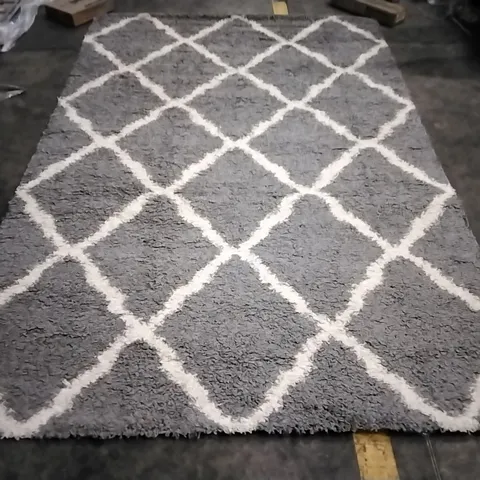ROSALIND HOOKED GREY/IVORY RUG APPROXIMATELY 270X180CM