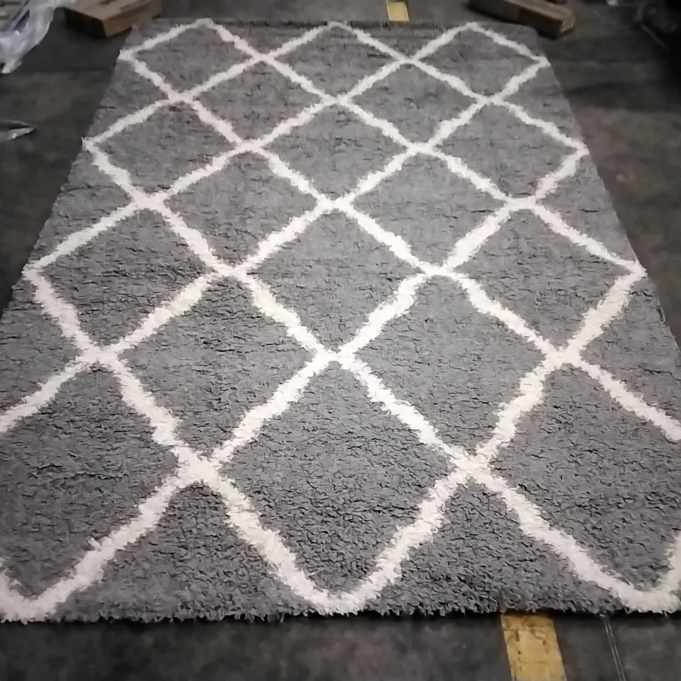 ROSALIND HOOKED GREY/IVORY RUG APPROXIMATELY 270X180CM