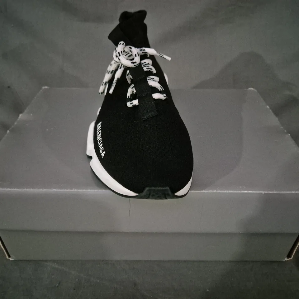 BOXED PAIR OF BALENCIAGA SHOES IN BLACK/WHITE UK SIZE 4