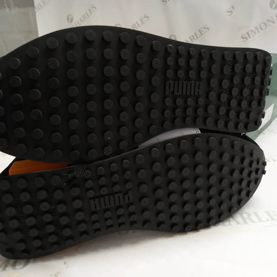 BOXED PAIR OF PUMA RIDER DISPLACED TRAINERS - UK 9