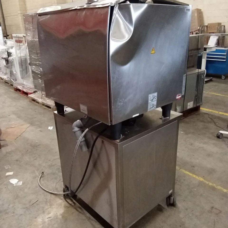 RATIONAL SCC WE61 COMMERCIAL COMBI OVEN ON MOBILE TROLLEY BASE
