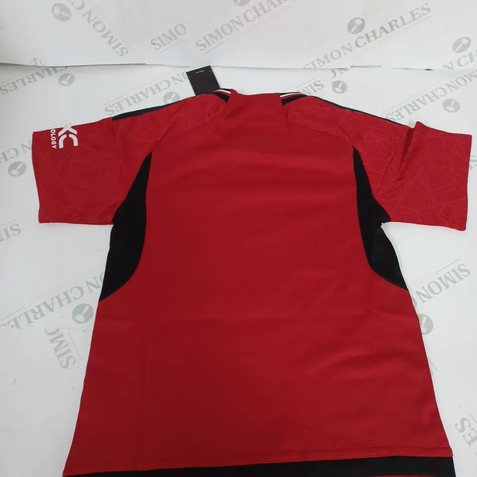 MANCHESTER UNITED FC HOME SHIRT AND SHORTS SIZE 22