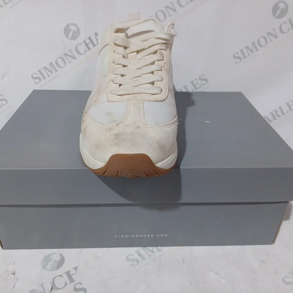 BOXED PAIR OF VIONIC BREILYN LACE UP TRAINERS IN MARSHMALLOW - SIZE 6.5