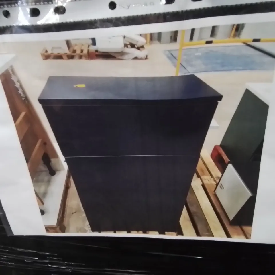PALLET OF ASSORTED BATHROOM CABINETS AND FITTINGS 